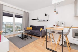 Televisión y oficina 