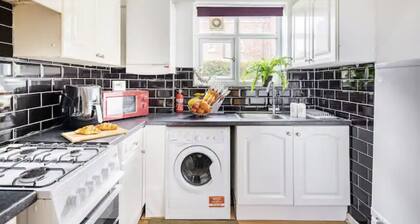 Flat in leafy Sale, Manchester