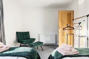 Spa - Flat in leafy Sale, Manchester (Sale)