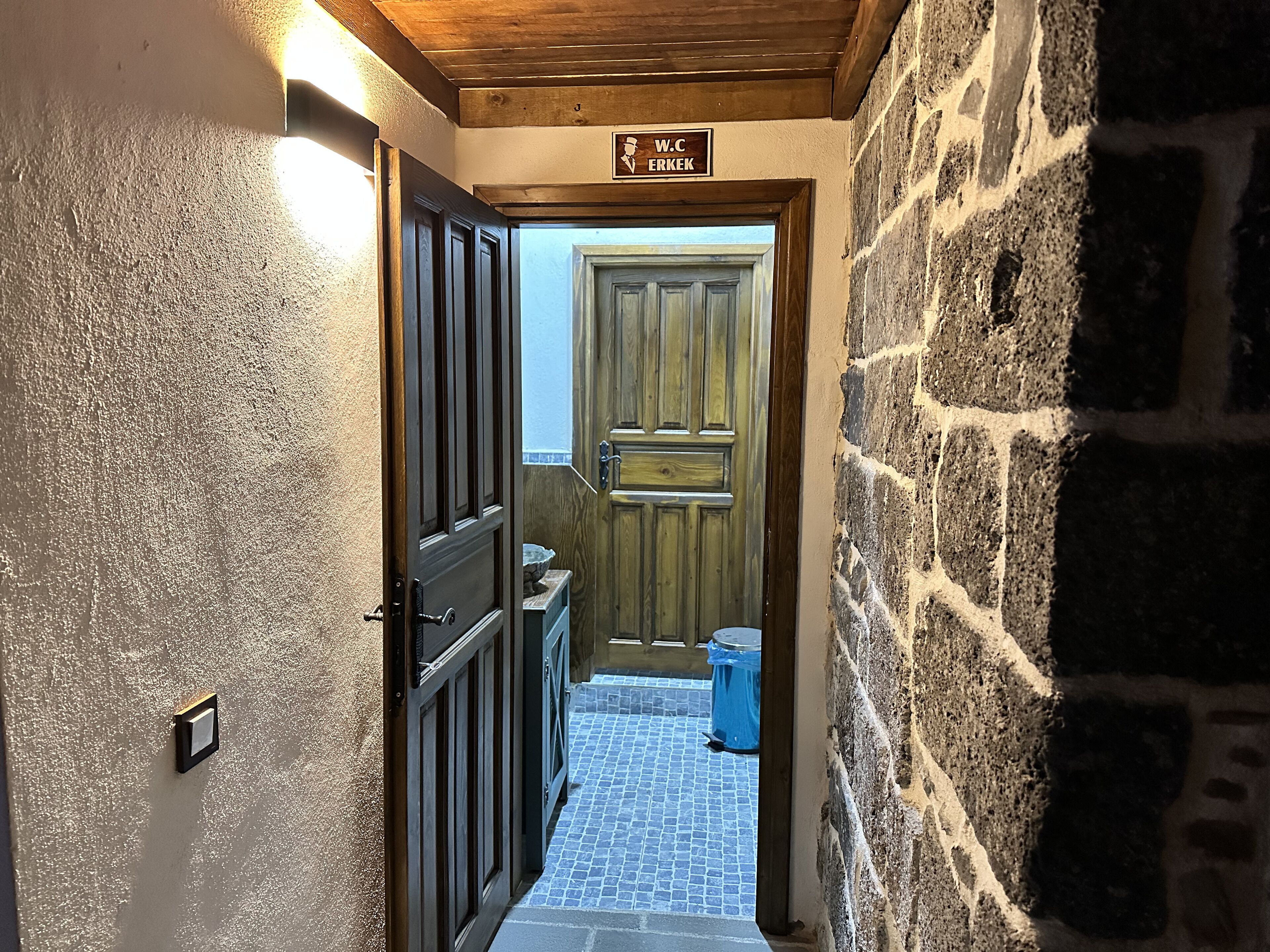 shower, rainfall showerhead, free toiletries, hair dryer