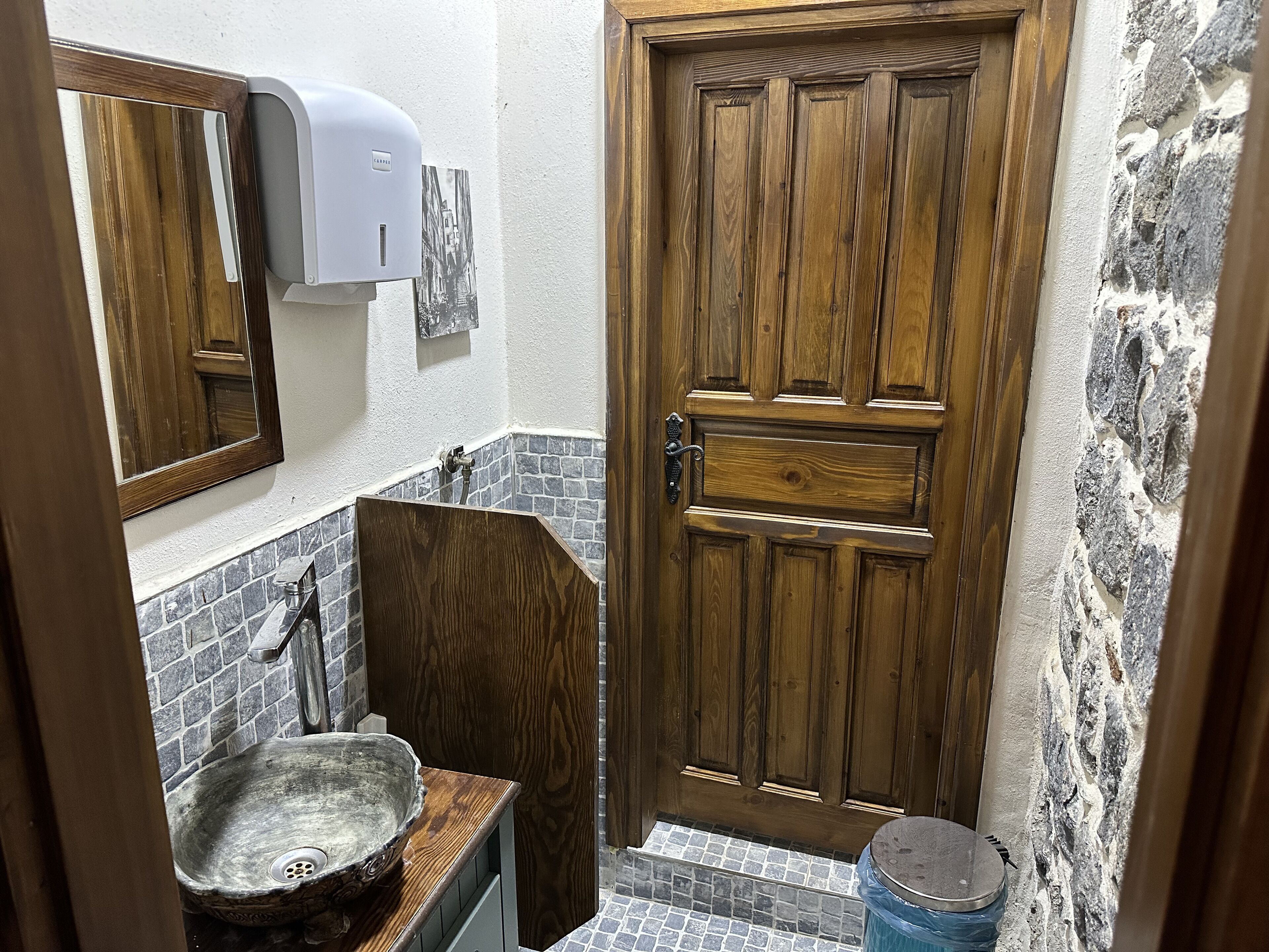 shower, rainfall showerhead, free toiletries, hair dryer