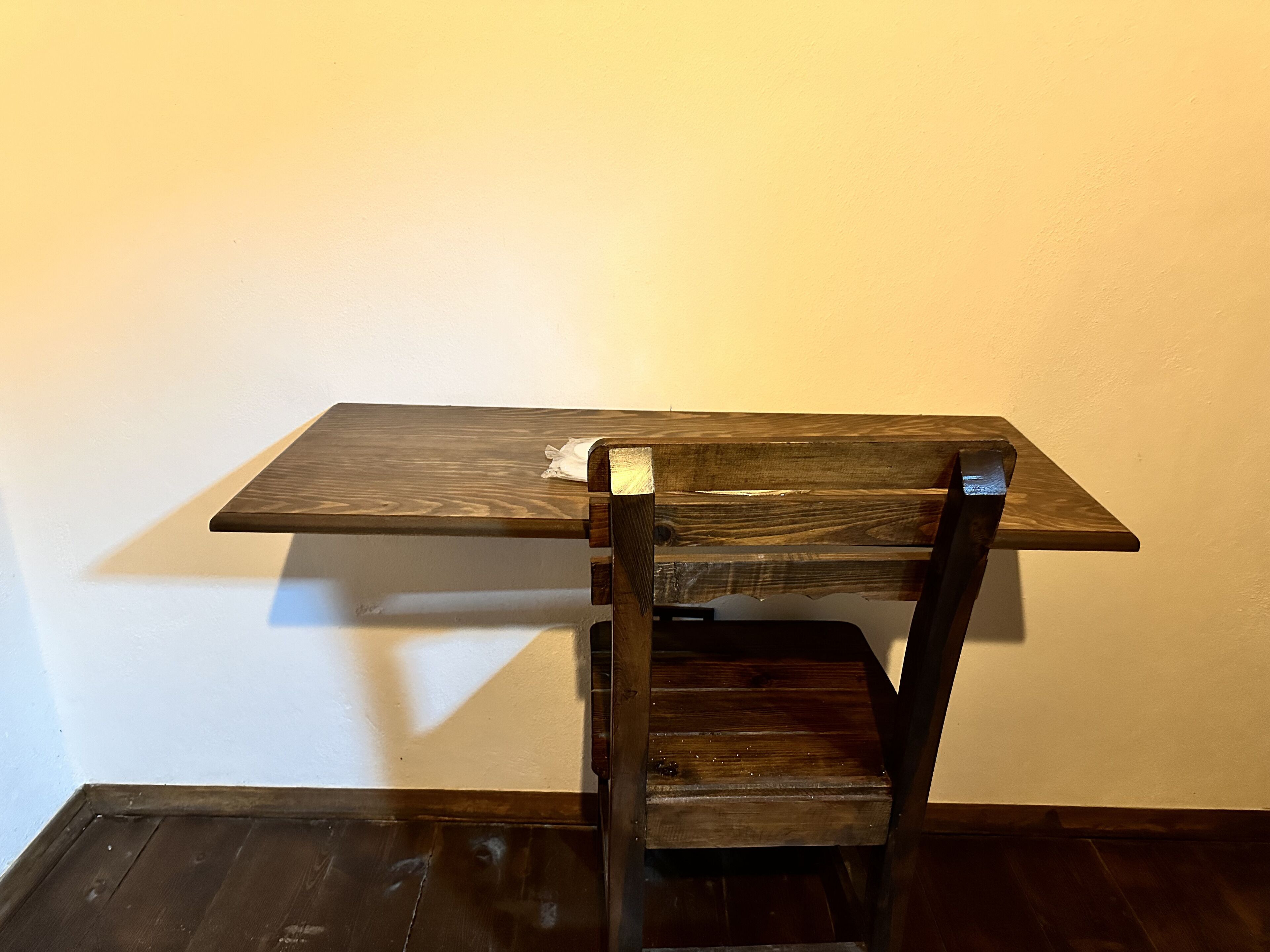 1 bedroom, hypo-allergenic bedding, desk, soundproofing