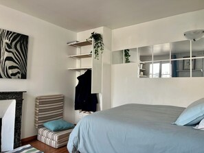 1 bedroom, iron/ironing board, free WiFi, bed sheets - Quiet Studio, Elevator Queen size bed+extra mattress for a kid < 10 years - AC (Paris)
