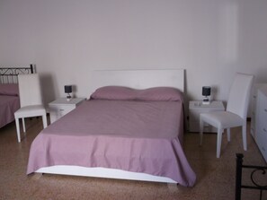 Room | 4 bedrooms, desk, free WiFi - Centro Storico (Lipari)