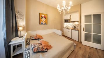 Deluxe Studio Suite, 1 Bedroom | Select Comfort beds, desk, laptop workspace, blackout drapes