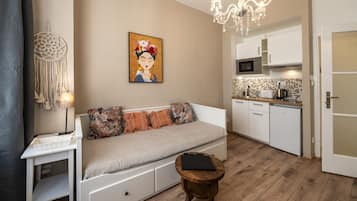 Deluxe Studio Suite, 1 Bedroom | Select Comfort beds, desk, laptop workspace, blackout drapes