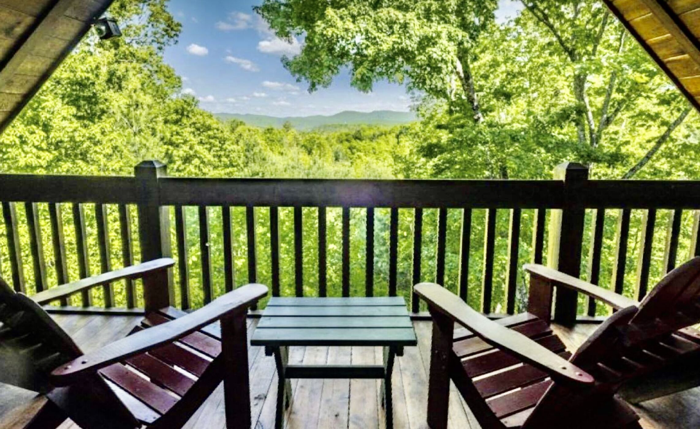 BLUE RIDGE CABIN with VIEWS, wood fireplace, hot tub, pool table, foosball