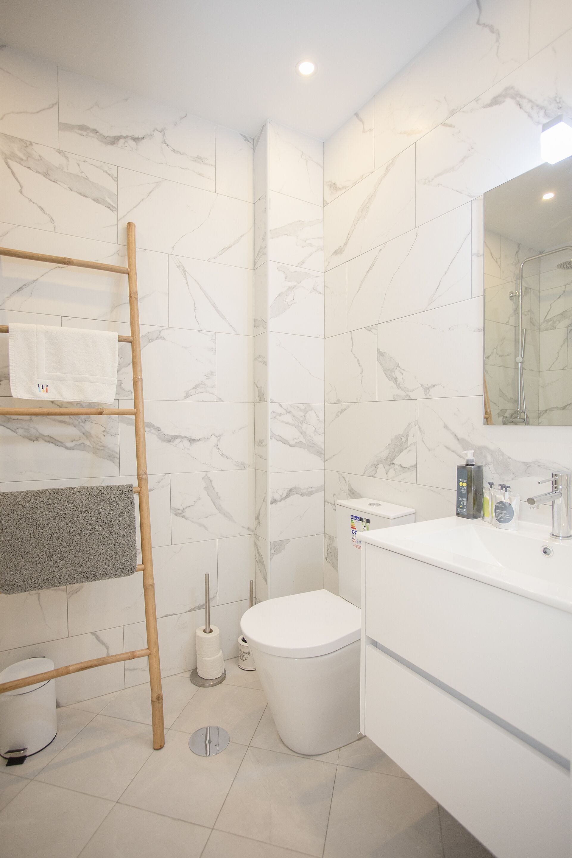 Apartment | Bathroom