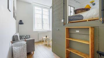 1 chambre, fer et planche à repasser, lit parapluie, Wi-Fi