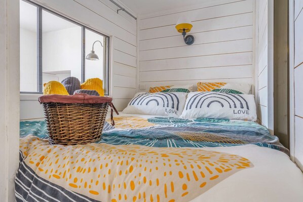 1 dormitorio, tabla de planchar con plancha, cuna de viaje y wifi