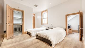 Luxury Apartment | 3 bedrooms, blackout curtains, iron/ironing board, free WiFi