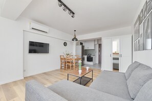 Living area - Studio With Amazig City View by Renters (Wroclaw)
