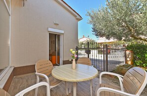 Outdoor dining - Apartment 2299/81934 (Istria - Fažana), 250m from the beach (Fažana)