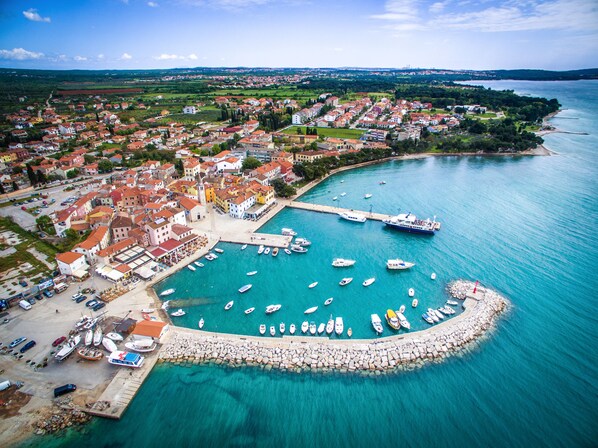 Experience the charm of a coastal town with a bustling marina, central pier, and diverse architecture.