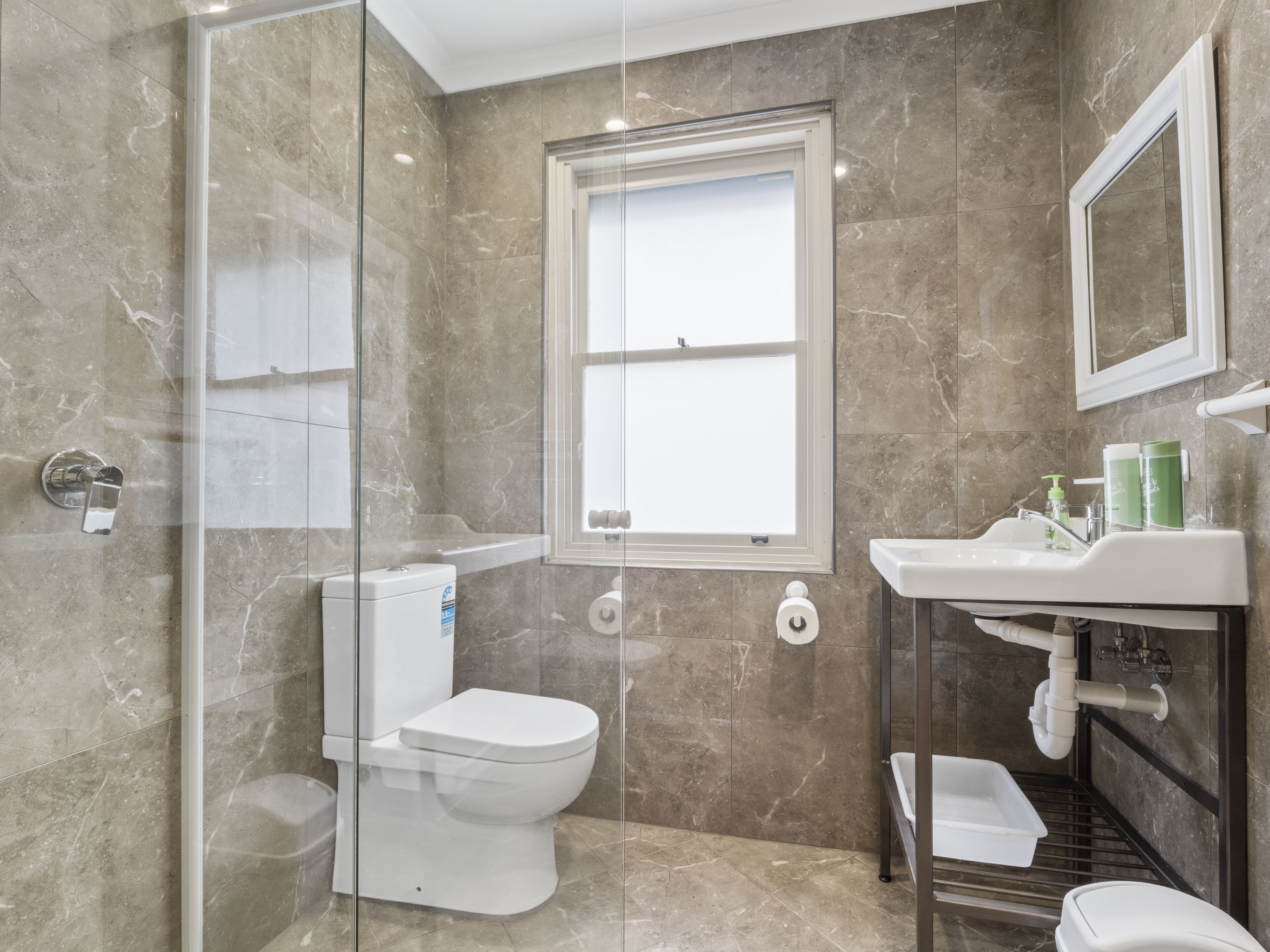 Shower dan handuk