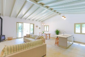 TV - Villa Jupeter -  a villa that sleeps 6 guests  in 3 bedrooms (Kassiopi)