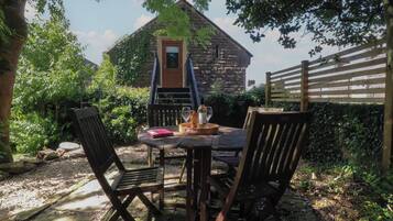 Cottage | Outdoor dining