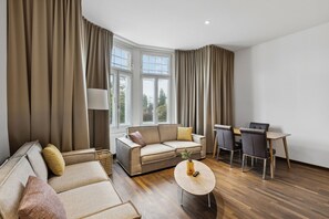 Two-Bedroom Family Suite | Living area | 50-inch flat-screen TV with cable channels - Limehome Vienna Roßauer Lände (Vienna)
