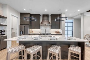 冰箱、微波炉、烤箱、炉灶