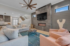 Smart TV, fireplace, offices - LBJ Bliss Retreat | Concierge Services | Promos Available (Burnet)