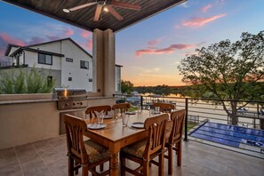 Outdoor dining - LBJ Bliss Retreat | Concierge Services | Promos Available (Burnet)
