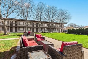 Terrace/patio - Exquisite Apt near Beaumont (Royal Oak)