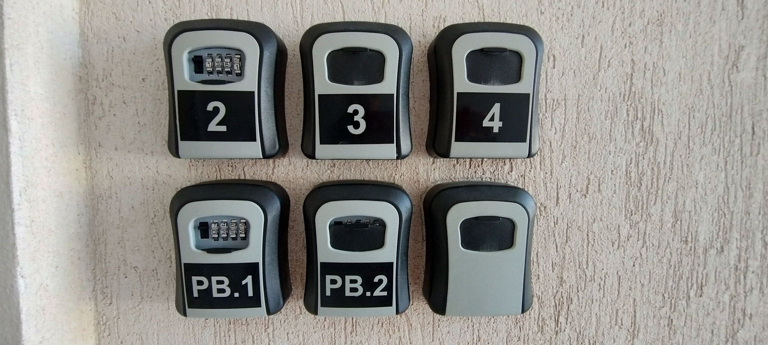 Seks taletelefonknapper mærket 2, 3, 4, PB.1, PB.2 og PB.3.