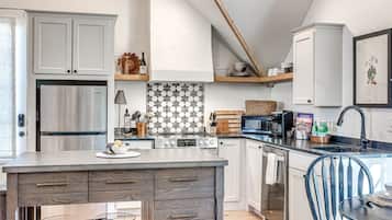 Fridge, microwave, coffee/tea maker