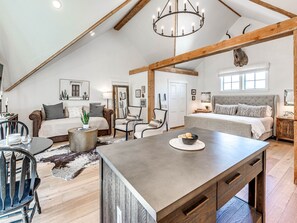 1 habitación, tabla de planchar con plancha, internet y ropa de cama