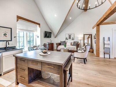Carlton Landing-Stones Throw