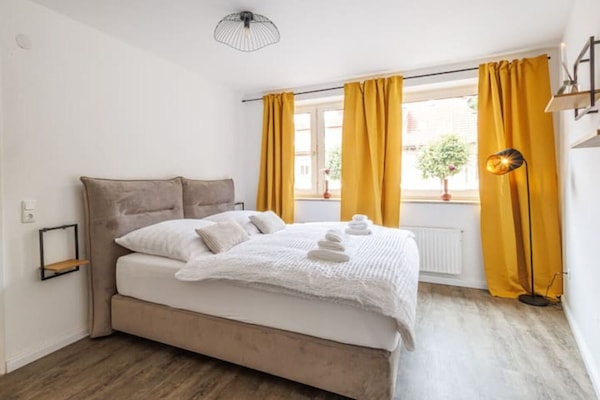 1 quarto, escrivaninha, ferros/tábuas de passar roupa, Wi-Fi de cortesia