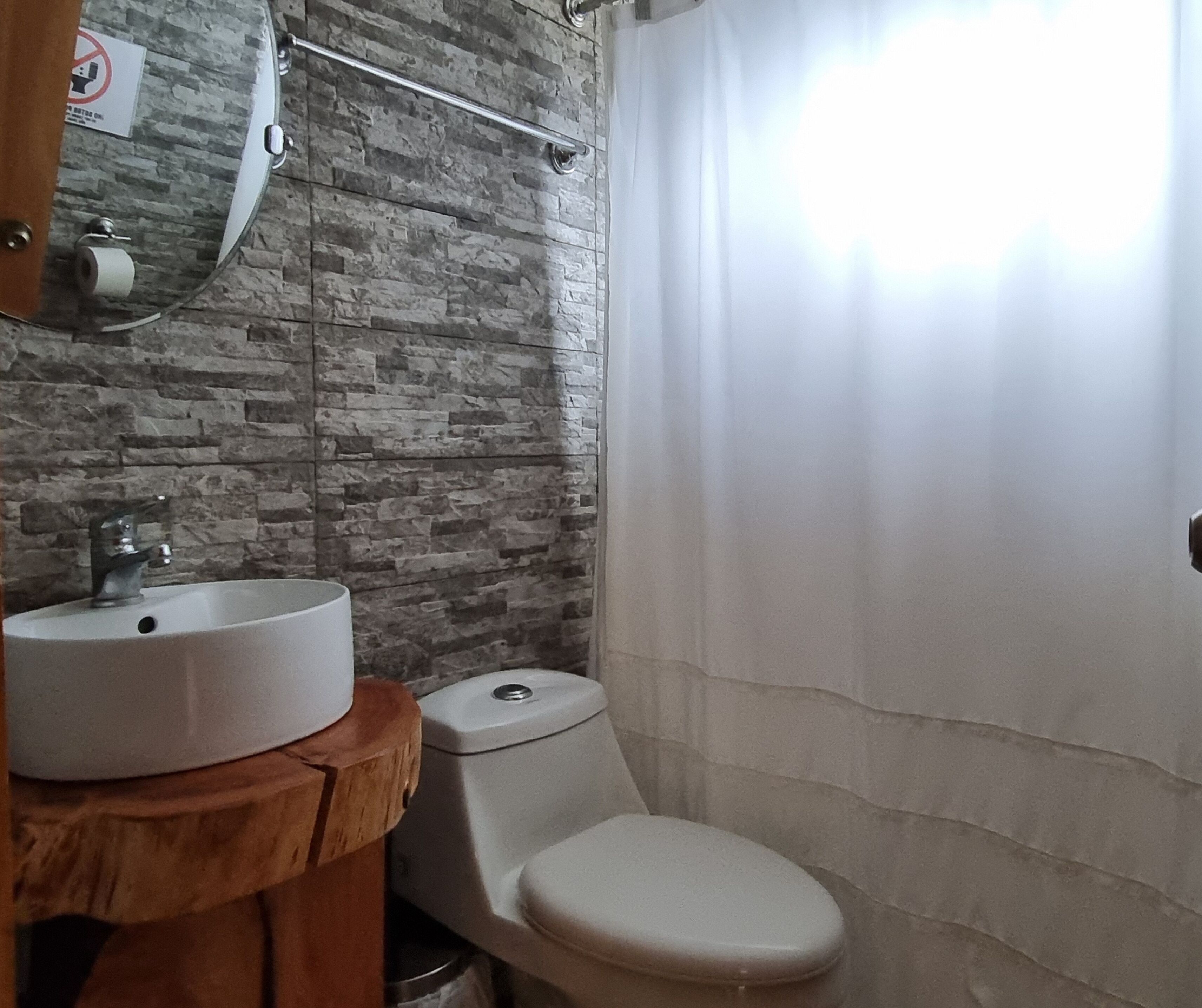 Chalet familiar, 3 habitaciones, vistas a la montaña | Baño | Ducha, cabezal de ducha tipo lluvia, secador de pelo y jabón