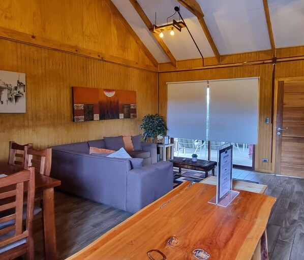 Family Chalet, 3 Bedrooms, Mountain View | Living area