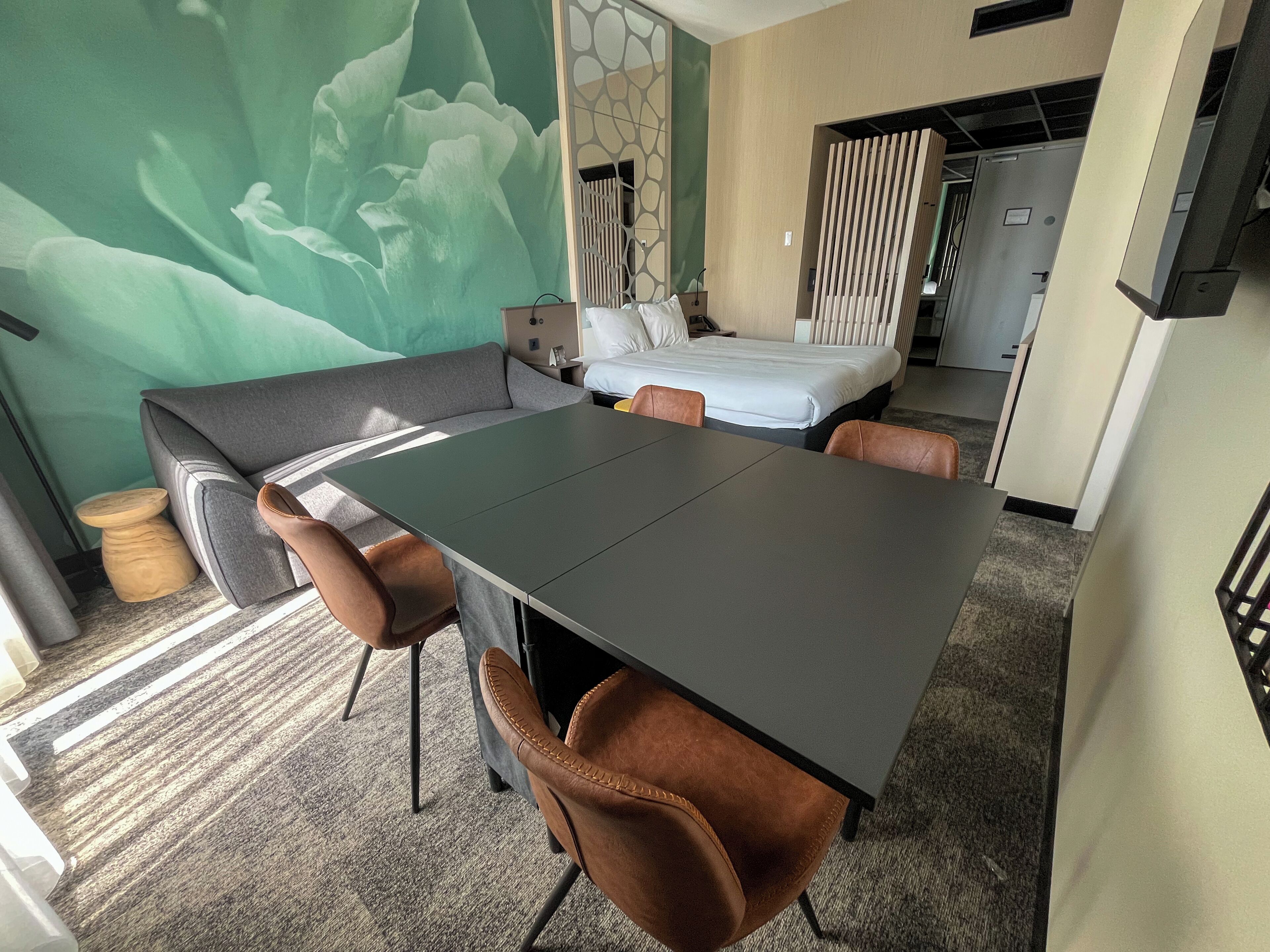 Family Room | Minibar, in-room safe, bed sheets