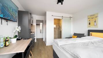 Hypo-allergenic bedding, free WiFi