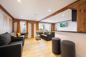 อพาร์ทเมนท์สำหรับครอบครัว | บริเวณนั่งเล่น | สมาร์ททีวี