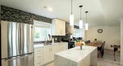 Waubaushene. Cheerful Waterfront 5-bedroom Cottage With Fireplace