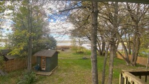 Villa | 4 bedrooms - Waubaushene. Cheerful Waterfront 5-bedroom Cottage With Fireplace (Severn)