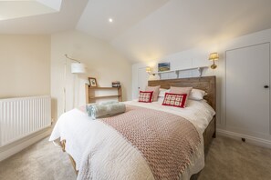 3 soverom, strykejern/-brett, reiseseng for barn og internettilgang