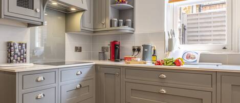 Microonde, lavastoviglie, macchina per tè/caffè, seggiolone