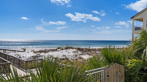 Gulf-Front & Amazing Views, Complex Pool + Free Attraction Tickets!