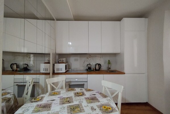 Microwave, oven, stovetop, dishwasher