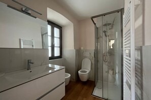 Unclassified image, 5 of 12, button