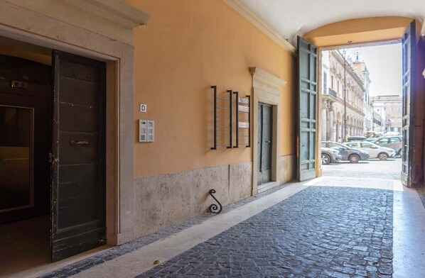 Property entrance - Piazza Venezia Charming Apartment (Rome)