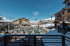 Outdoor dining - Mountain Blue Mesa Condo by InvitedHome | Ski-In/Ski-Out, Village Core, Walkable (Telluride)