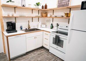 Refrigerador, microondas, horno, placa de cocina