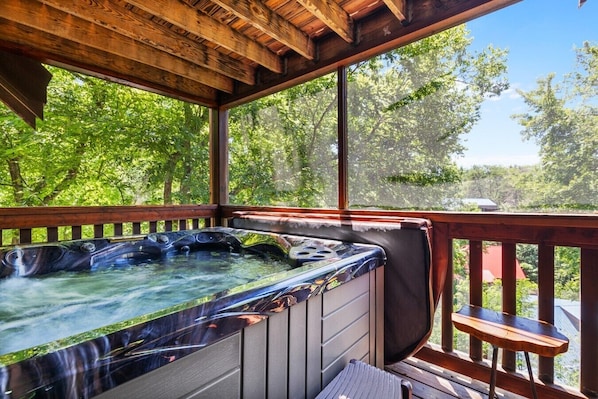 Bañera de hidromasaje al aire libre