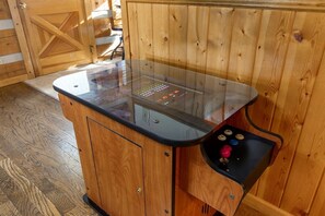 Interior - 1mi From Parkway ~ Hot Tub ~ Fire Place (Gatlinburg)