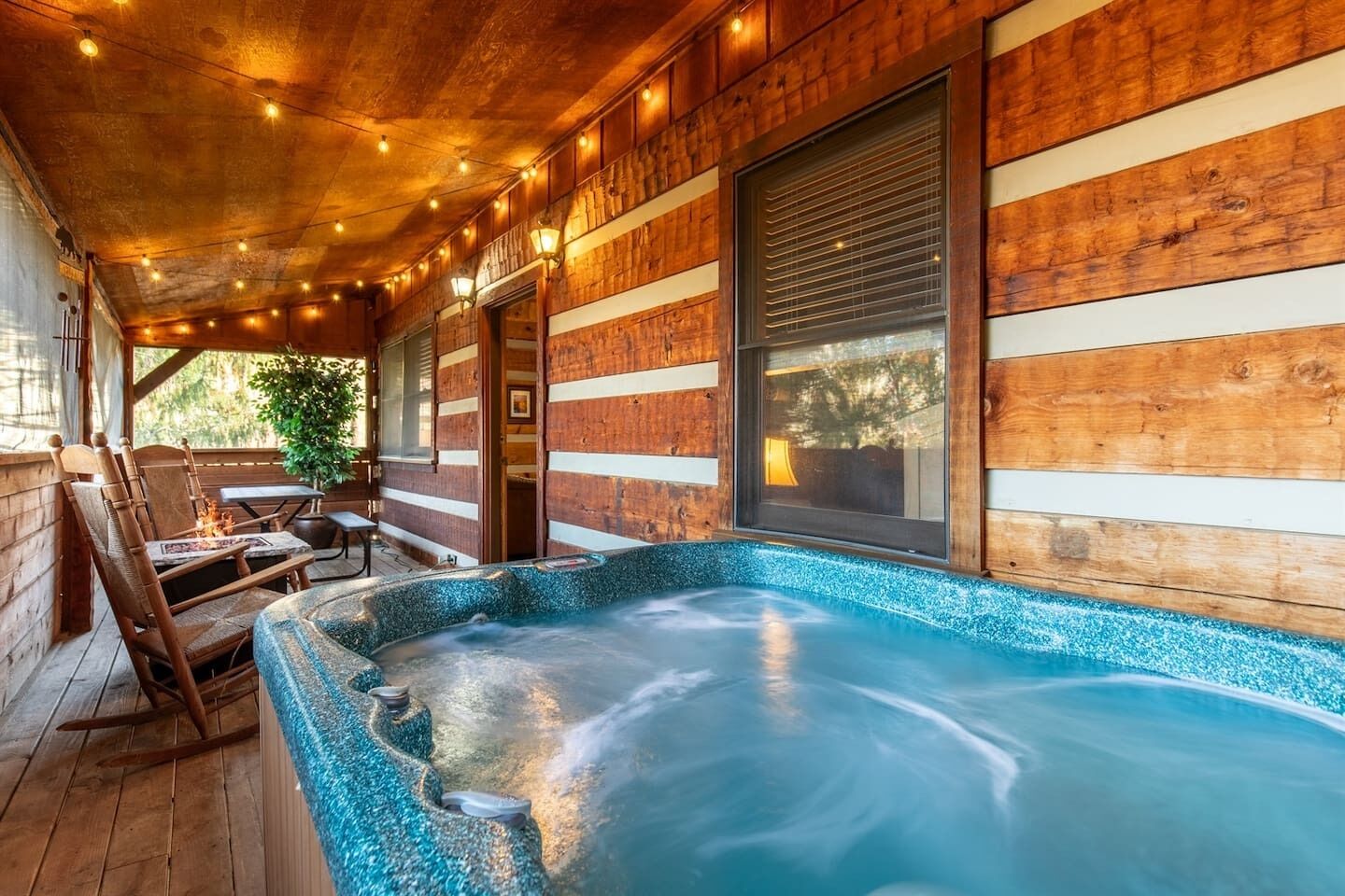 Outdoor spa tub