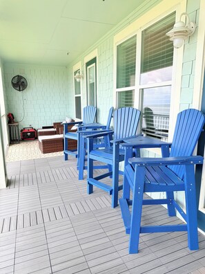 Terrace/patio - The Beach Pad: Bayside Serenity with Unforgettable Views.  Pet-Friendly! (Galveston)